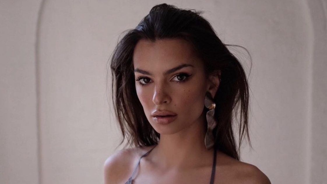 Emily Ratajkowski dévoile sa beauté et sa transformation physique, le